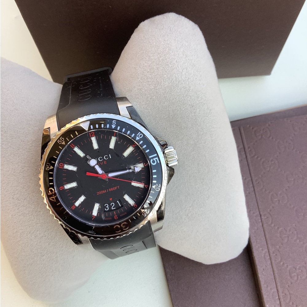 - BIG and BEAUTIFUL GUCCI watch🌟🌟🌟🌟 - Picture 3 of 15